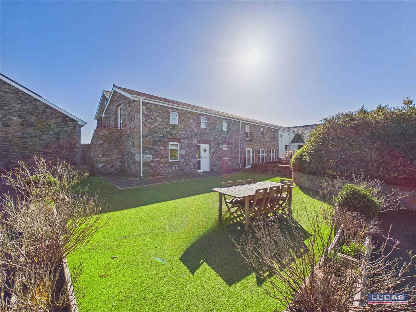 4 bed property in Bryn Gof, Llanfairpwll
